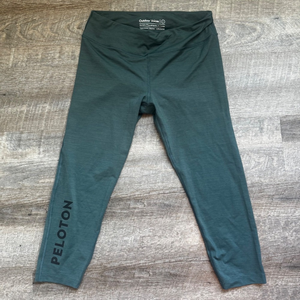 Outdoor Voices Peloton TechSweat Leggings‎ Large Athletic Green Cropped Logo